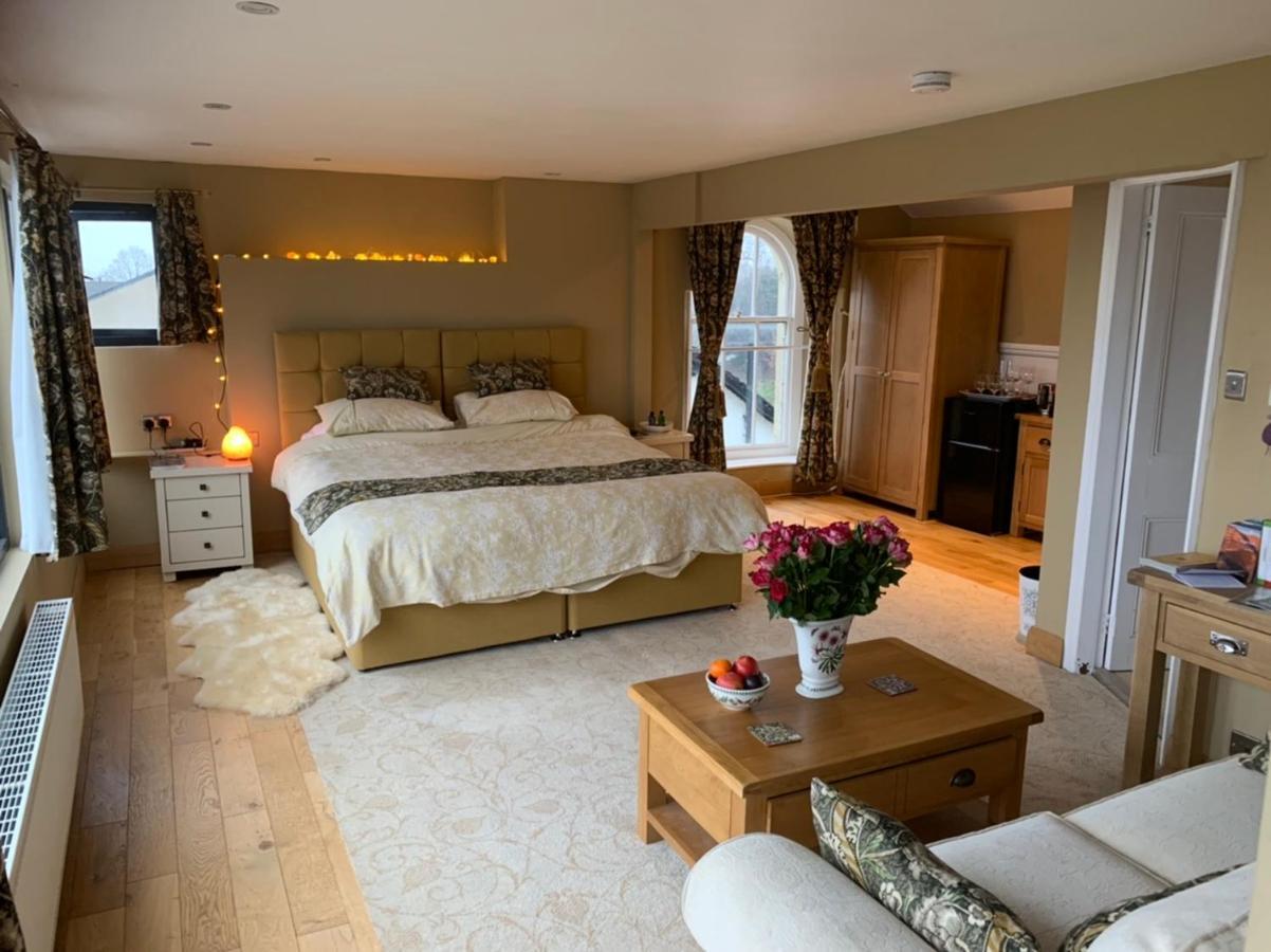 The Penthouse Bowness Luxury Loft Jacuzzi Bath & Complimentary Lakeview Spa Membership 외부 사진