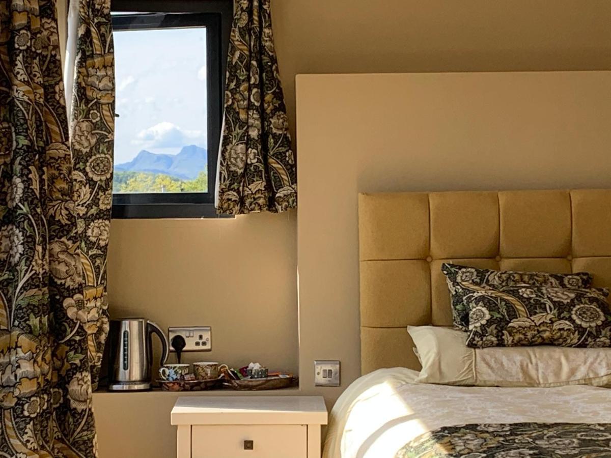 The Penthouse Bowness Luxury Loft Jacuzzi Bath & Complimentary Lakeview Spa Membership 외부 사진