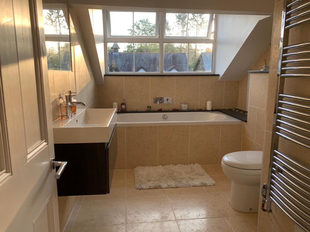 The Penthouse Bowness Luxury Loft Jacuzzi Bath & Complimentary Lakeview Spa Membership 외부 사진