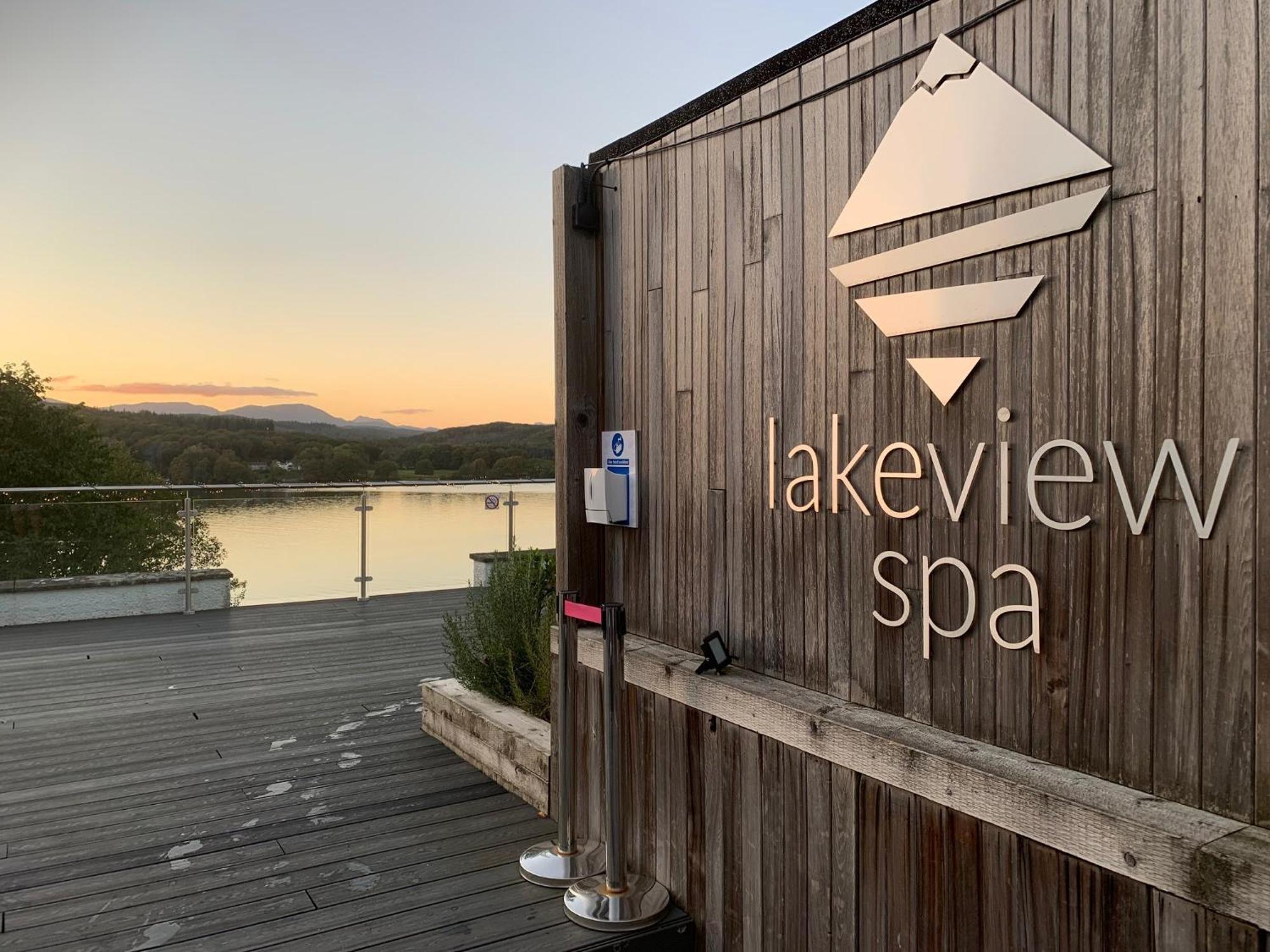 The Penthouse Bowness Luxury Loft Jacuzzi Bath & Complimentary Lakeview Spa Membership 외부 사진