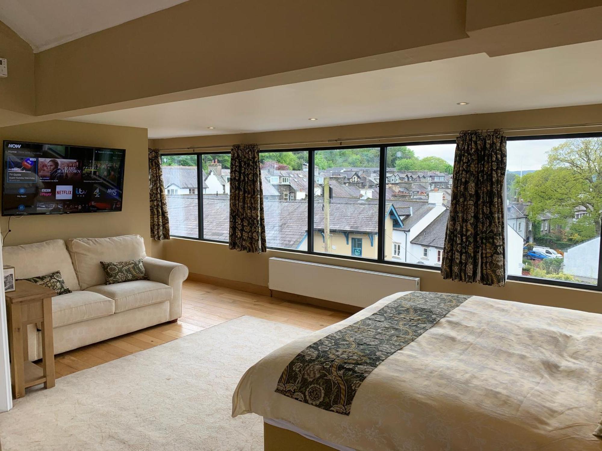 The Penthouse Bowness Luxury Loft Jacuzzi Bath & Complimentary Lakeview Spa Membership 외부 사진